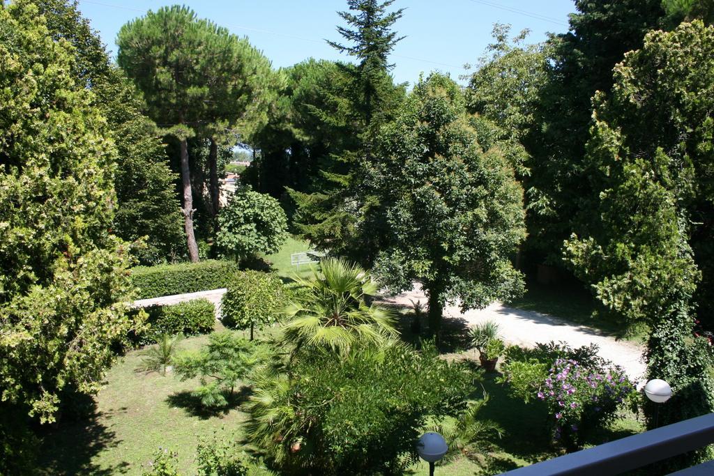 Albergo Da Siro Misano Adriatico Bagian luar foto