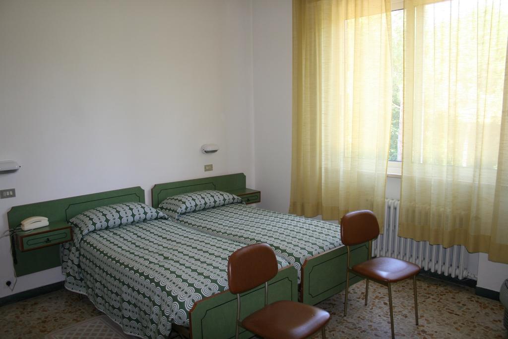 Albergo Da Siro Misano Adriatico Ruang foto