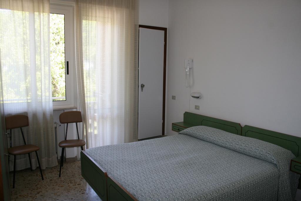 Albergo Da Siro Misano Adriatico Ruang foto